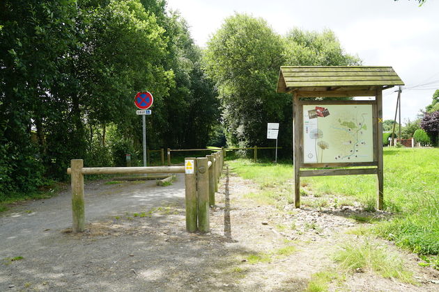 La Velo Francette: onderweg naar Domfront, zigzaggen door de poortjes en gele bordjes volgen