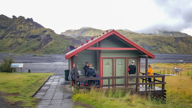 Toilet- en wasruimtes zijn vrij primitief, maar dat hoort erbij