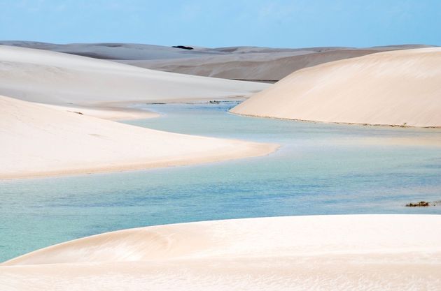 De witte duinen van Len\u00e7\u00f3is Maranhenses