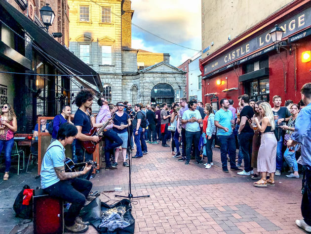 Zo leuk: in de zomermaanden is er overal live muziek op straat!