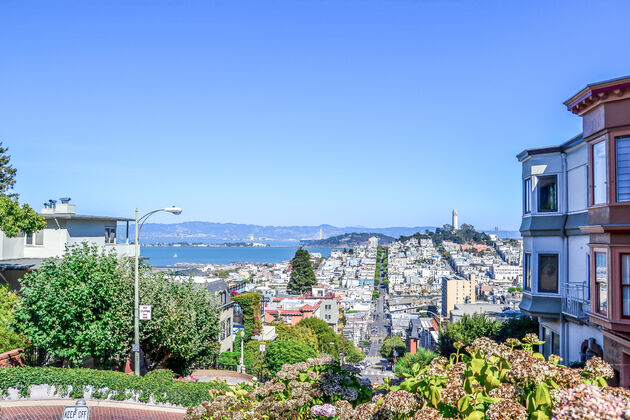 Vanuit Lombard Street is dit je uitzicht