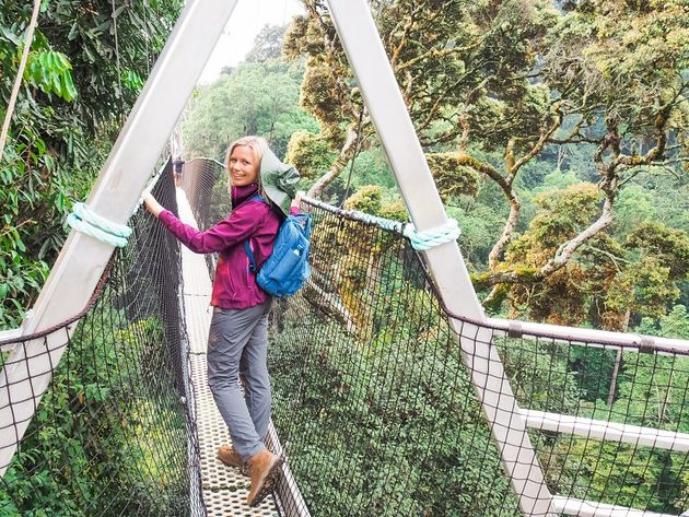 Zelfs ik loop - ondanks mijn hoogtevrees - het langste deel van de loopbrug op.