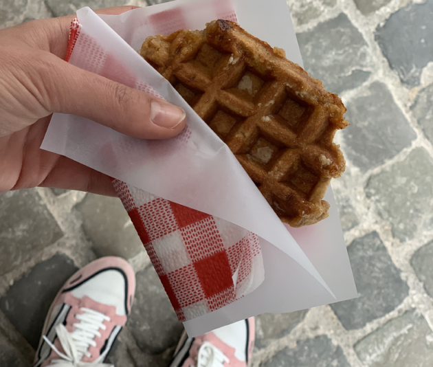 <em>Luikse wafels eten<\/em>