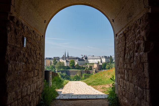 Doorkijkje vanuit Kirchberg op de oude stad