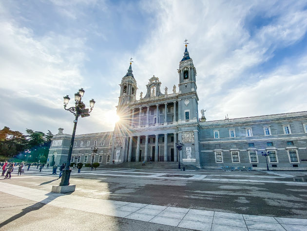 Santa Mar\u00eda la Real de La Almudena, de mooiste kerk van Madrid