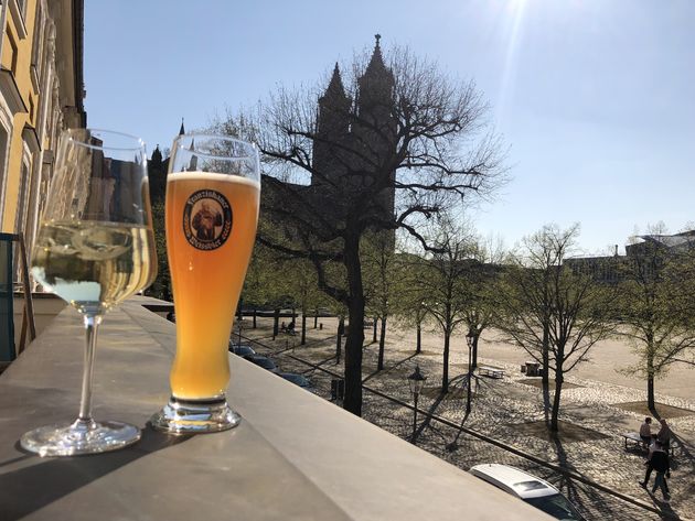 Na een lange fietstocht even uitrusten op het balkon van ons hotel