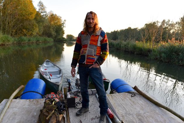 Trotse Marc en zijn zelfgebouwde vlot