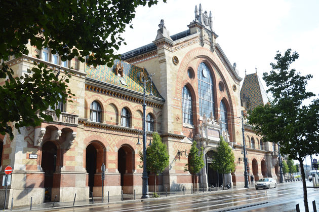 Ook Budapest kent een grote markthal waar iedere dag veel eten wordt verkocht