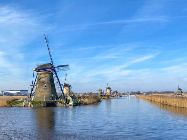 De molen op de hoek (nummer 5) is er een di bewoond wordt