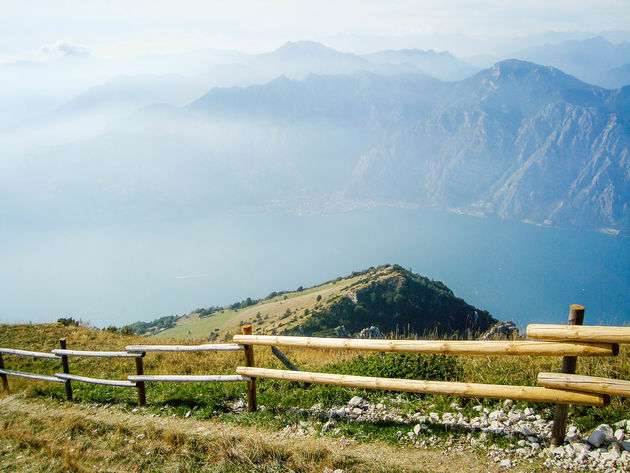 Neem in Malc\u00e9sine de kabelbaan omhoog naar Monte Baldo