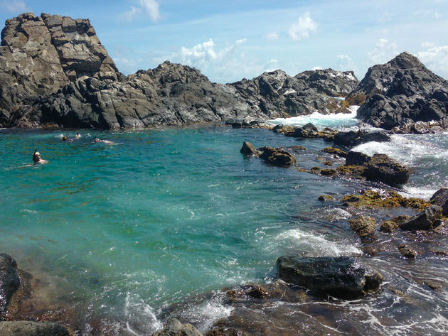 De Natural Pool is een natuurlijk zwembad dat is ontstaan tussen vulkanisch gesteente