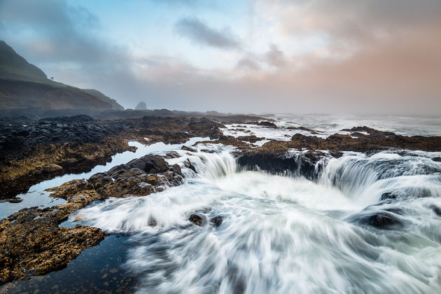 Thor`s Well: een van de natuurwonderen van de Verenigde Staten\u00a9 Chris - Adobe Stock