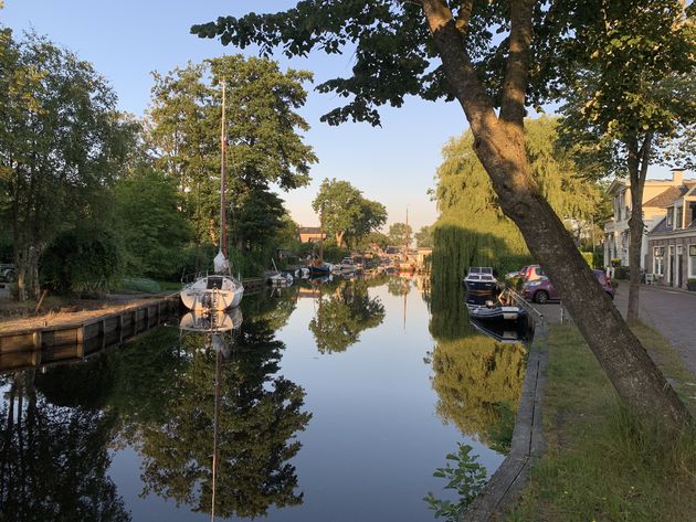 <em>Wij legden een nachtje aan in Oldeboorn en voeren dwars door het mooie oude stadje<\/em>