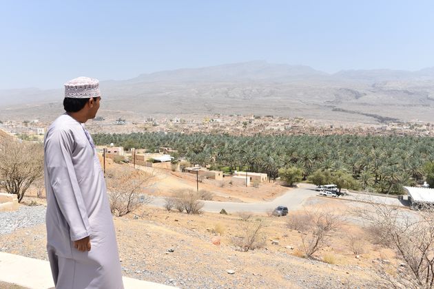 Uitkijken over Nizwa, een stad in het binnenland