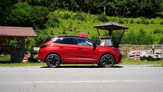 Onze Opel Grandland waarmee we deze Roadtrip over de Schwarzwaldhochstrasse hebben gereden.