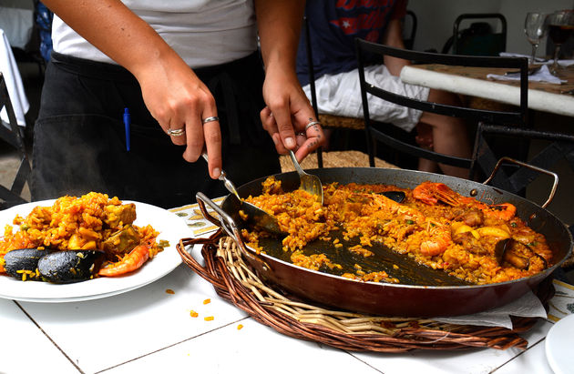 Lekker, pa\u00eblla eten op Ibiza!