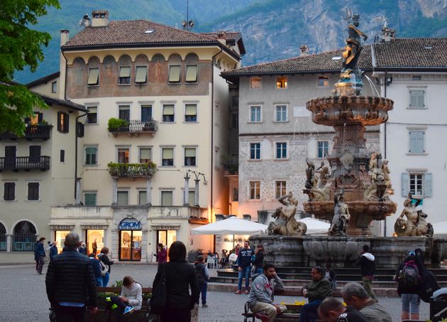 Piazza Del Duomo met de Neptunus-fontein: het middelpunt van Trento