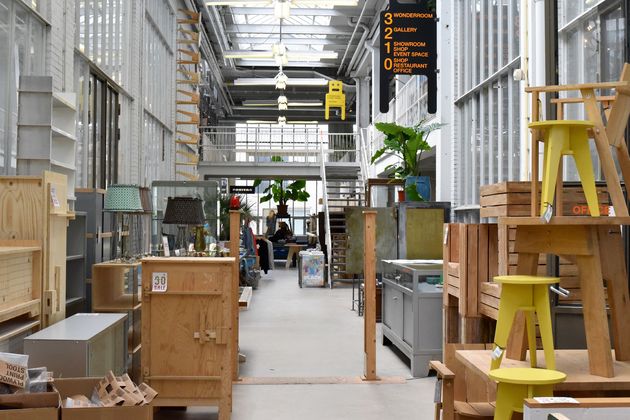 De werkplaats en winkel van Piet Hein Eek in Strijp R