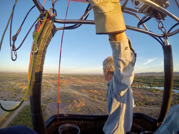 De piloot van Hot Air Ballooning ZA