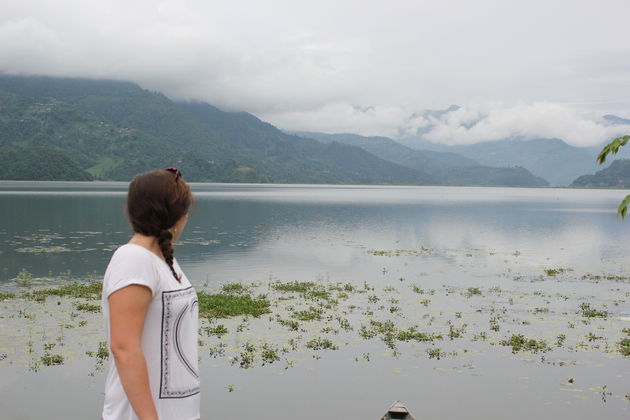 Uitzicht over het meer bij Pokhara