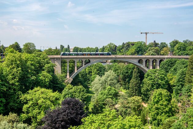 Pont Adolphe, de beroemde stenen boogbrug over Parc de la P\u00e9trusse