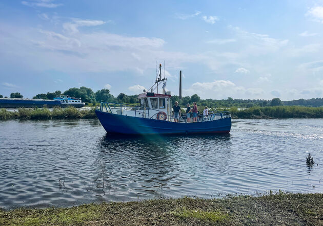 Voor slechts 1 euro per persoon, brengt het pontje je naar de overkant van de IJssel