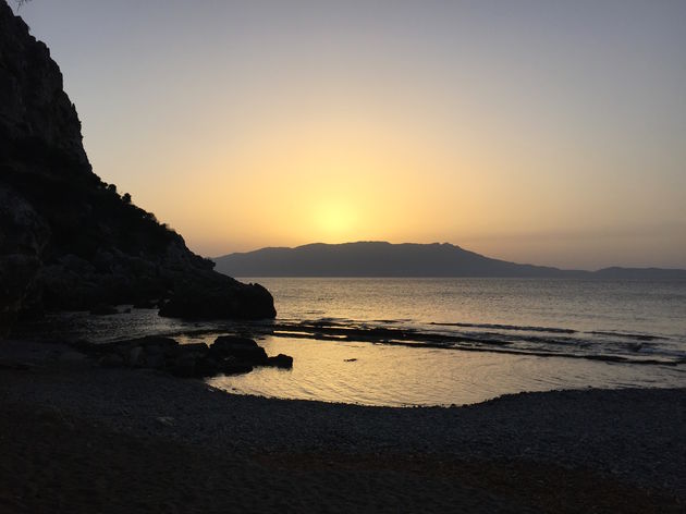 Tip: eet bij de Taverna en geniet van de zon die ondergaat. Prachtig!