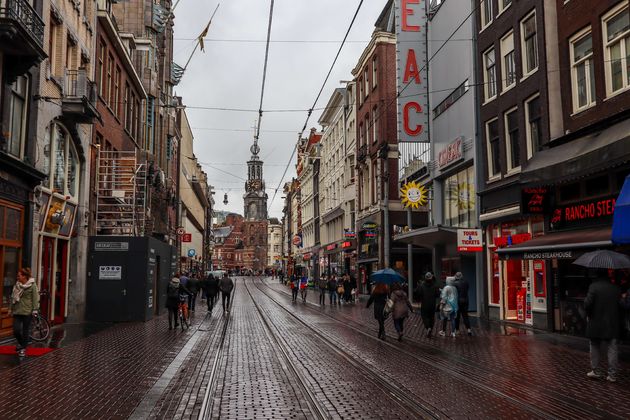 Als het weer wat minder is kun je in Amsterdam ook nog alle kanten op