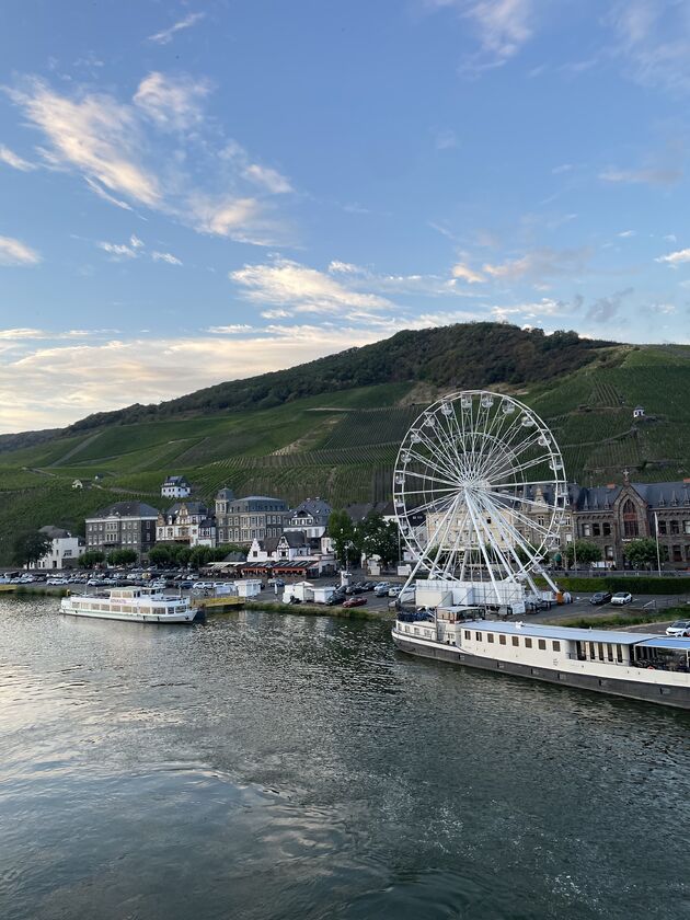 <em>Het reuzenrad van Bernkastel-Kues is geopend van april tot oktober.<\/em>