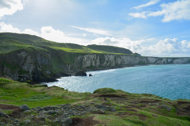 De ruige kust van Noord-Ierland