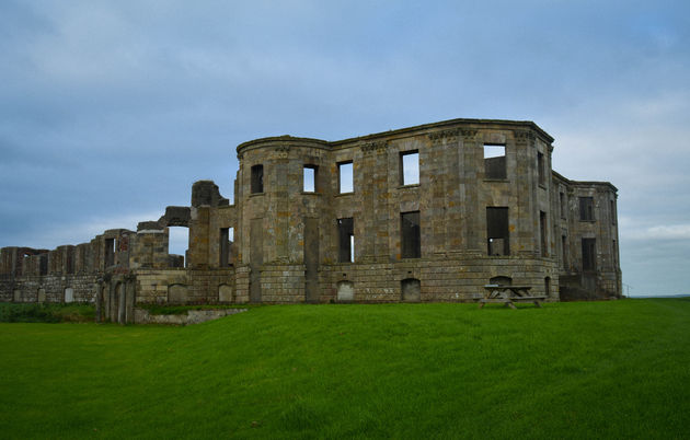 Downhill House ligt er verlaten bij