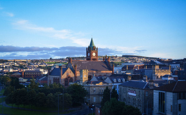 De prachtige rauwe stad Londonderry