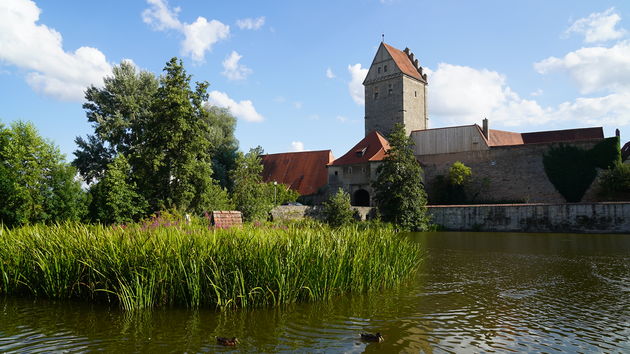 De Rothenburger Tor gezien vanaf de buitenkant van de stad