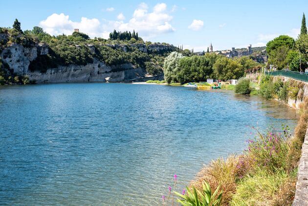 Een mooi eindpunt van de route: op een terrasje aan het water in Saint-Martin-d`Arde\u0300che