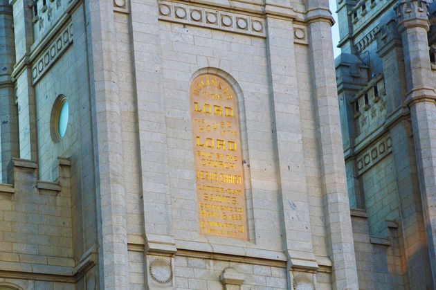 `House of the Lord`, deze tekst staat geschreven aan de voorkant van de Salt Lake Temple.