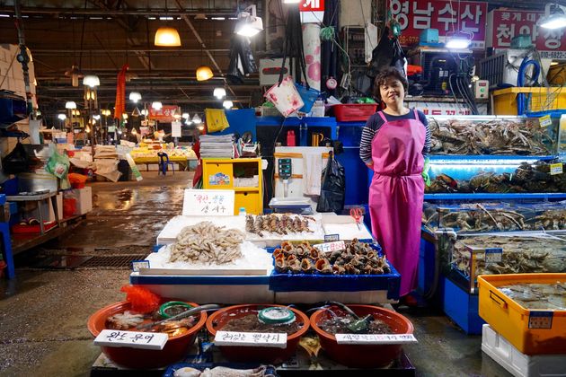 Poseren op de Noryangjin vismarkt, de vriendelijkheid is overweldigend