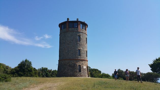 Je kunt hier bijzonder overnachten, slapen in een oude uitkijktoren!