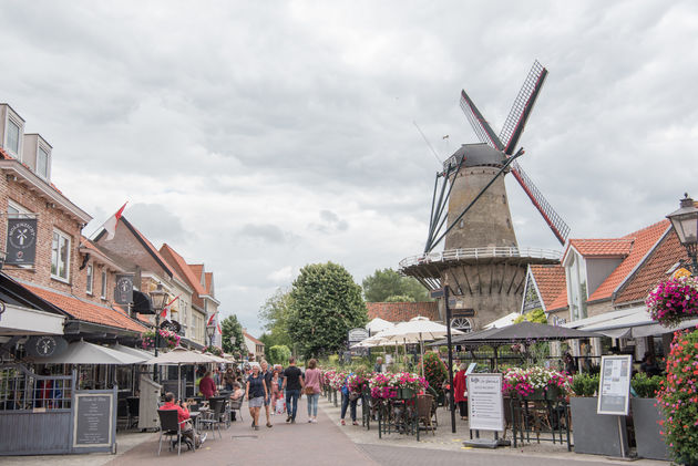 Ga zeker ook even binnen kijken bij de molen, die verrassend modern is