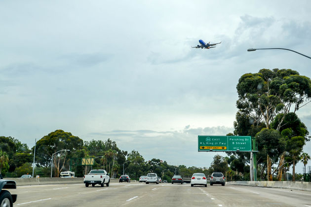 In de auto richting San Diego. Hoeveel rijbanen tellen jullie?