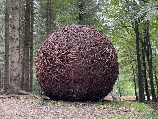 <em>Een bijzonder kunstwerk op de Land Art route.<\/em>