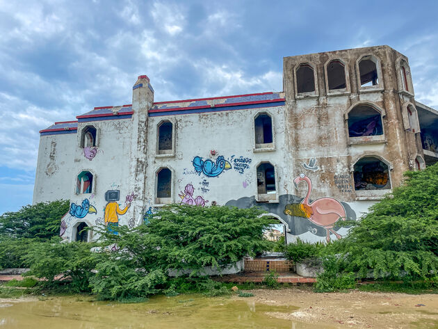 <i>Het hotel van Pablo Escabor dat nooit afgebouwd is, is nu het spookhotel van Bonaire</i>