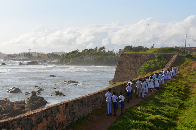 De oude vestingmuren in Galle staan nog overeind