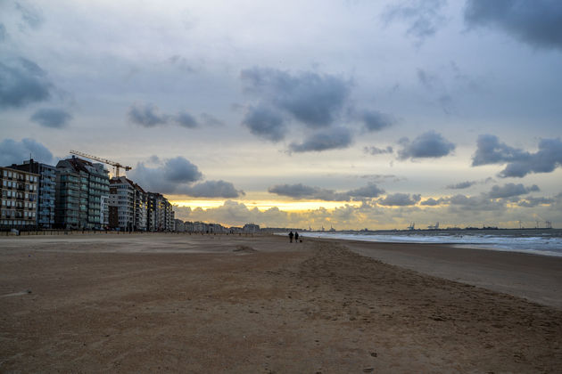 Nu het wat kouder is heb je het strand bijna voor je alleen