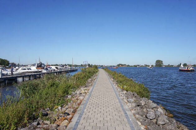 Vanaf de strekdam in Grou heb je een prachtig uitzicht over het Pikmeer