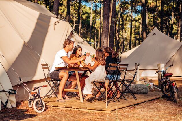 <em>De hele dag in en op het water en `s avonds nagenieten op de camping.<\/em>