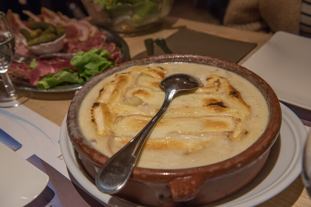 Tartiflette smaakt pas \u00e9cht goed na een dag ski\u00ebn