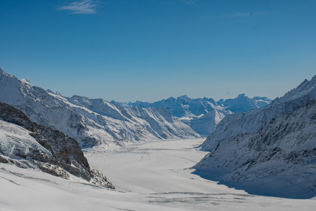 Boven op de berg is het genieten met het uitzicht op de Aletsch Gletsjer