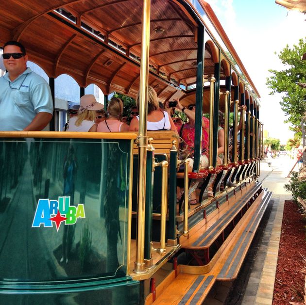 De tram in Oranjestad rijdt op duurzame energie