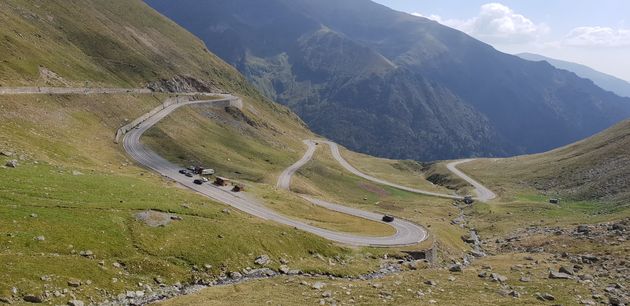 De zuidkant van de Transfagarasan road minder haarspelden maar zeker zo mooi