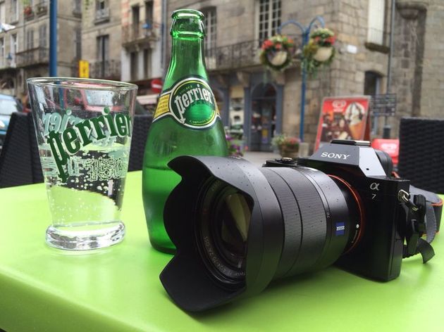 De Sony Alpha 7 met een 35-75mm lens en een koud glas Perrier. All you need in France :-)